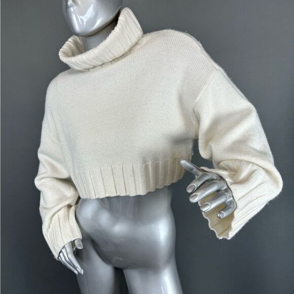 ❌SOLD❌ H&M Divided Cropped Knit Sweater - Picture 2 of 7